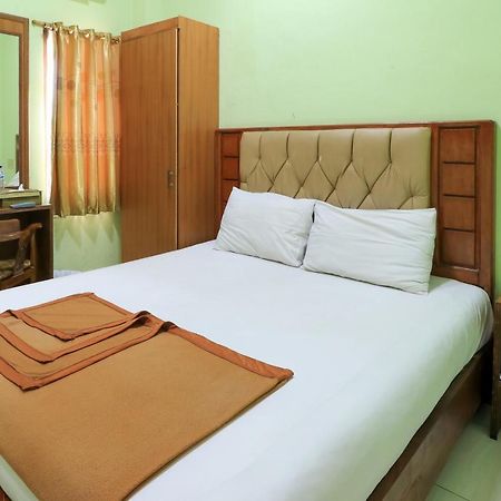 Hotel Prisma Sidoarjo Buitenkant foto