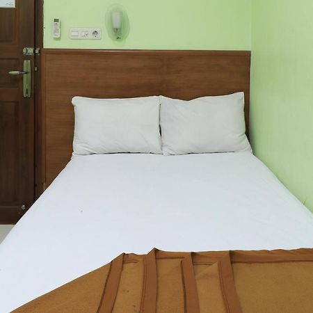 Hotel Prisma Sidoarjo Buitenkant foto