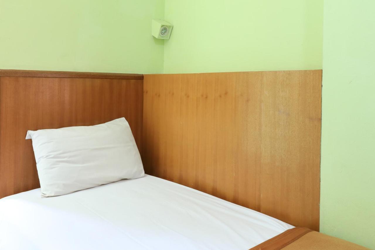 Hotel Prisma Sidoarjo Buitenkant foto
