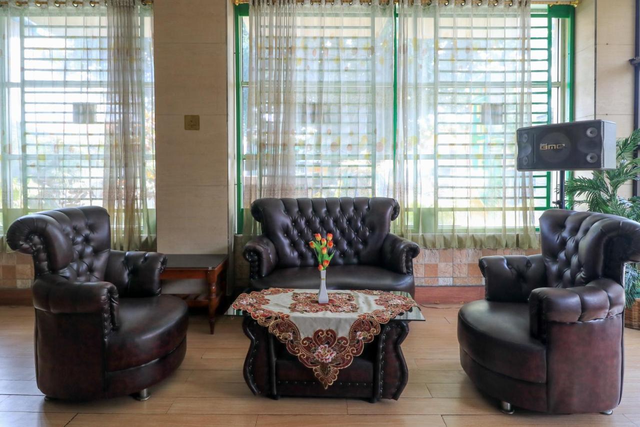 Hotel Prisma Sidoarjo Buitenkant foto