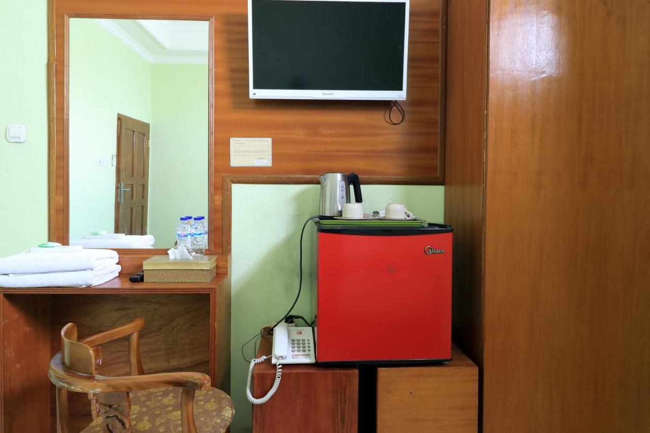 Hotel Prisma Sidoarjo Buitenkant foto