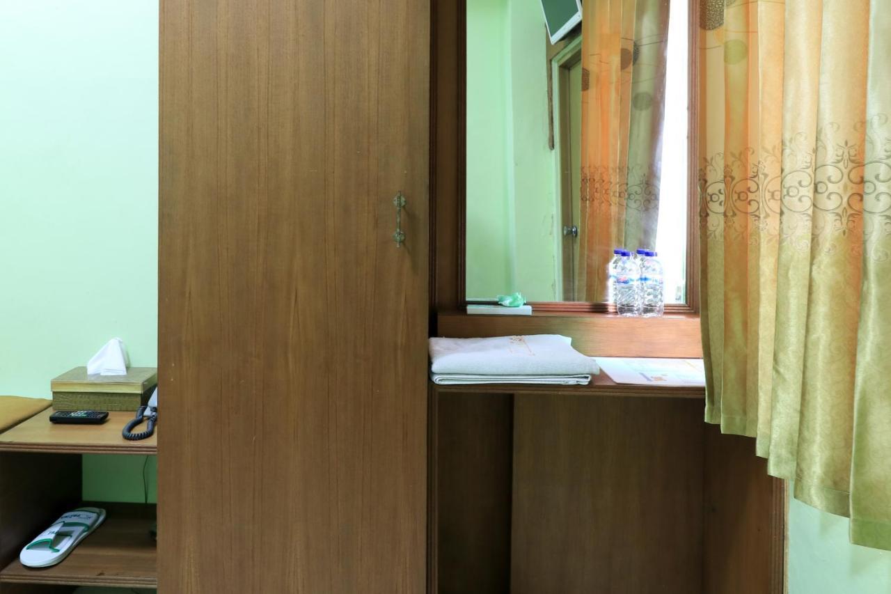 Hotel Prisma Sidoarjo Buitenkant foto