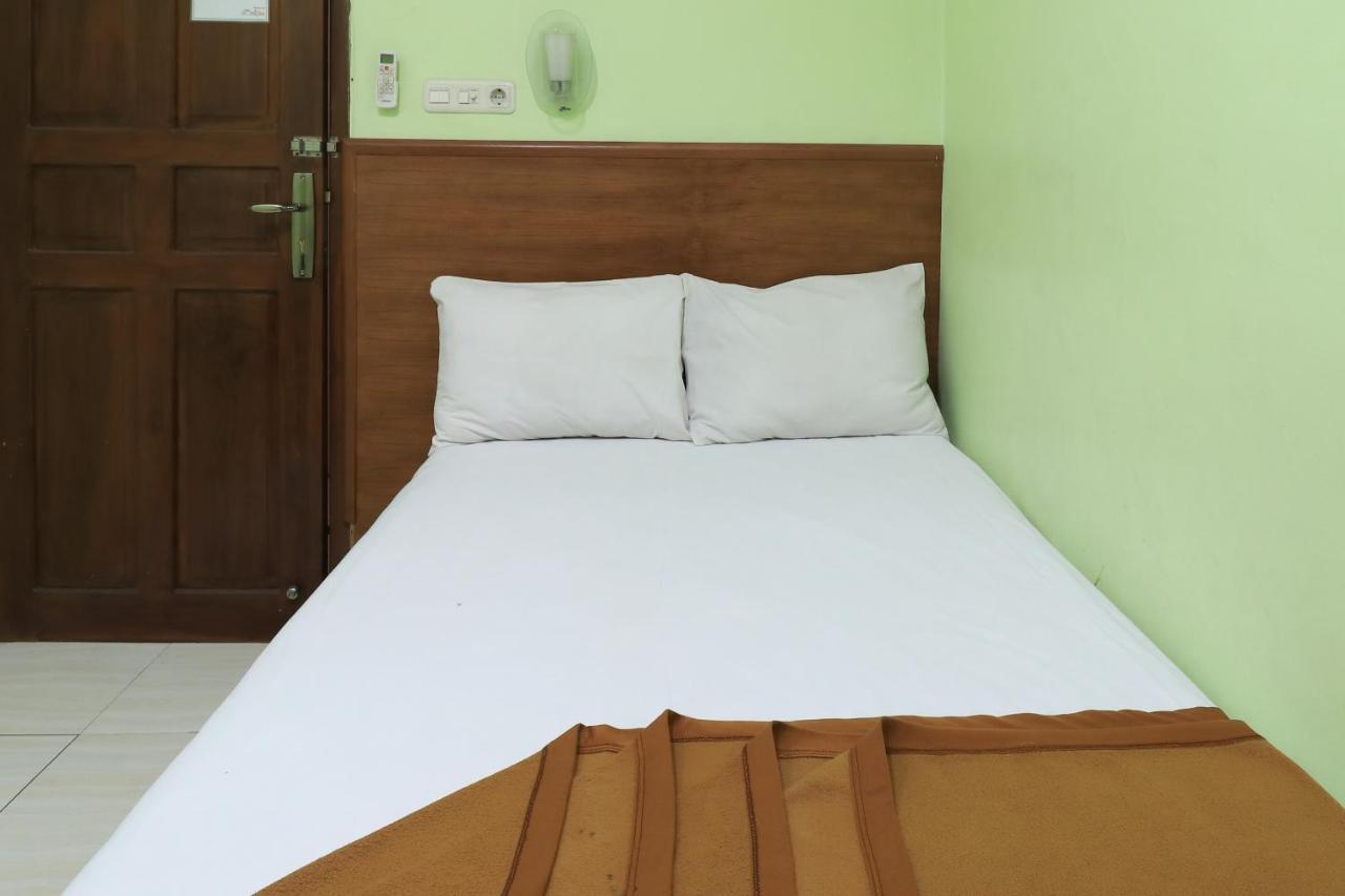 Hotel Prisma Sidoarjo Buitenkant foto