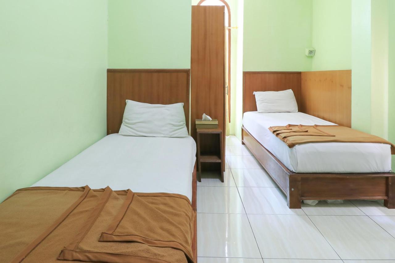 Hotel Prisma Sidoarjo Buitenkant foto