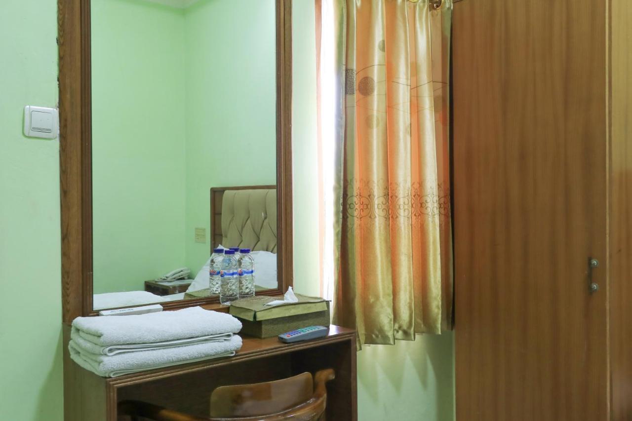 Hotel Prisma Sidoarjo Buitenkant foto