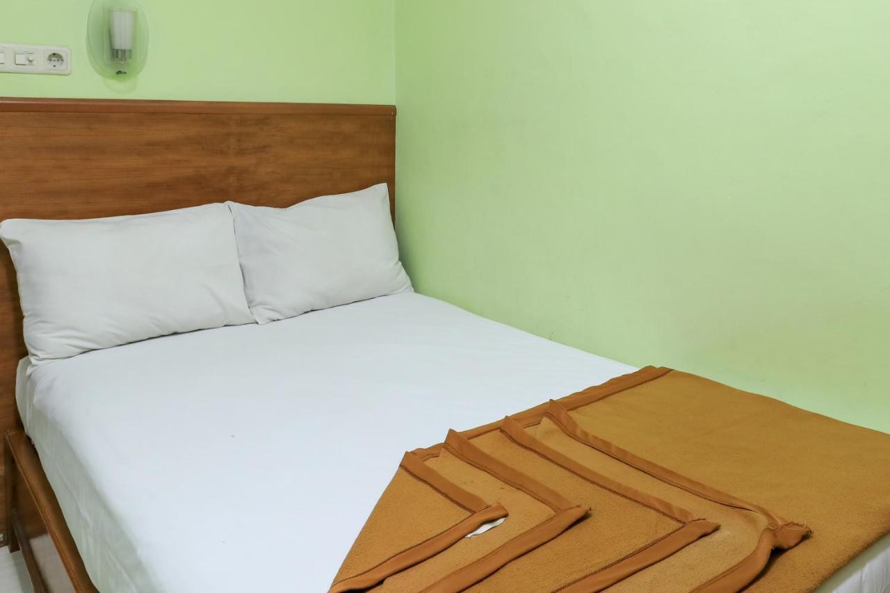 Hotel Prisma Sidoarjo Buitenkant foto