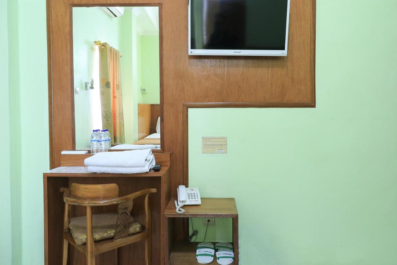 Hotel Prisma Sidoarjo Buitenkant foto