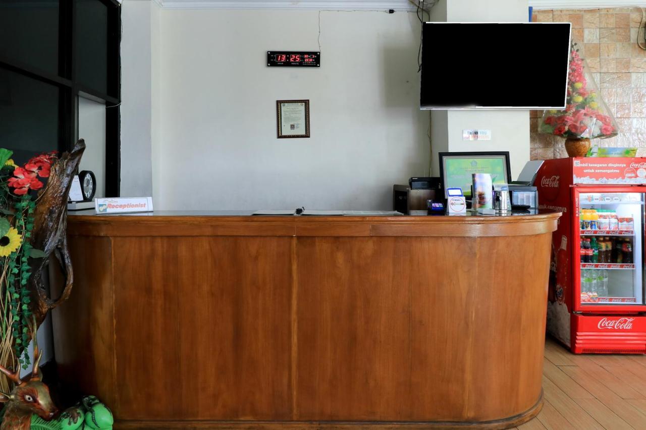 Hotel Prisma Sidoarjo Buitenkant foto