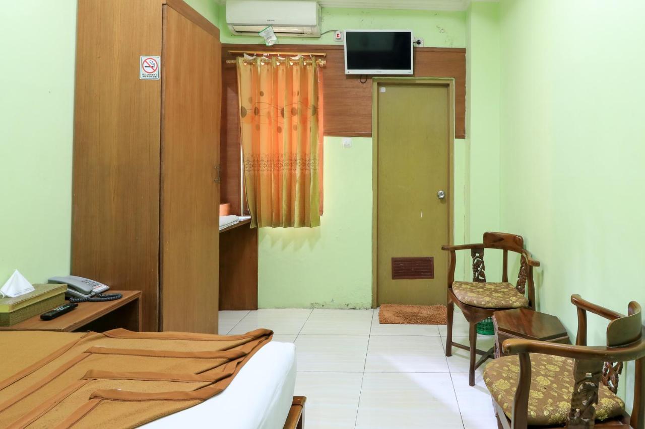 Hotel Prisma Sidoarjo Buitenkant foto