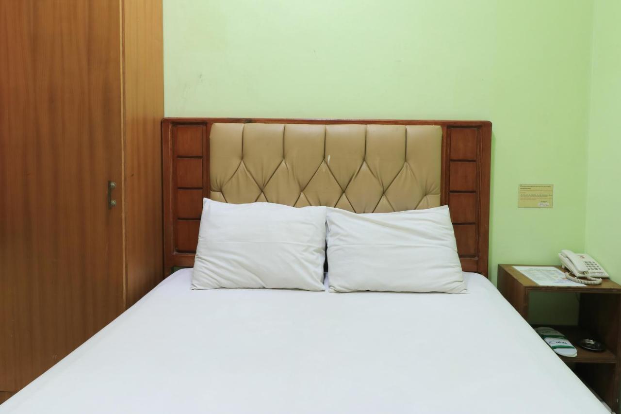 Hotel Prisma Sidoarjo Buitenkant foto