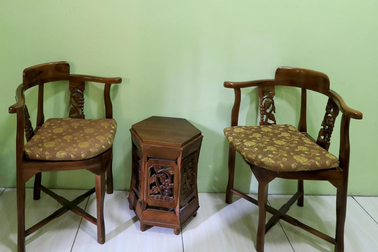 Hotel Prisma Sidoarjo Buitenkant foto